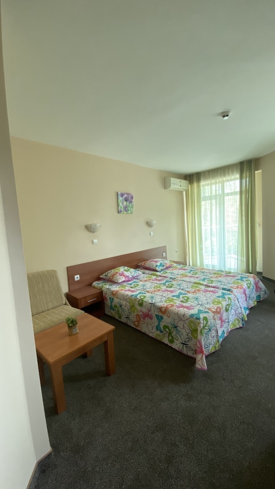 Hotel L&B Sunny Beach 25/50