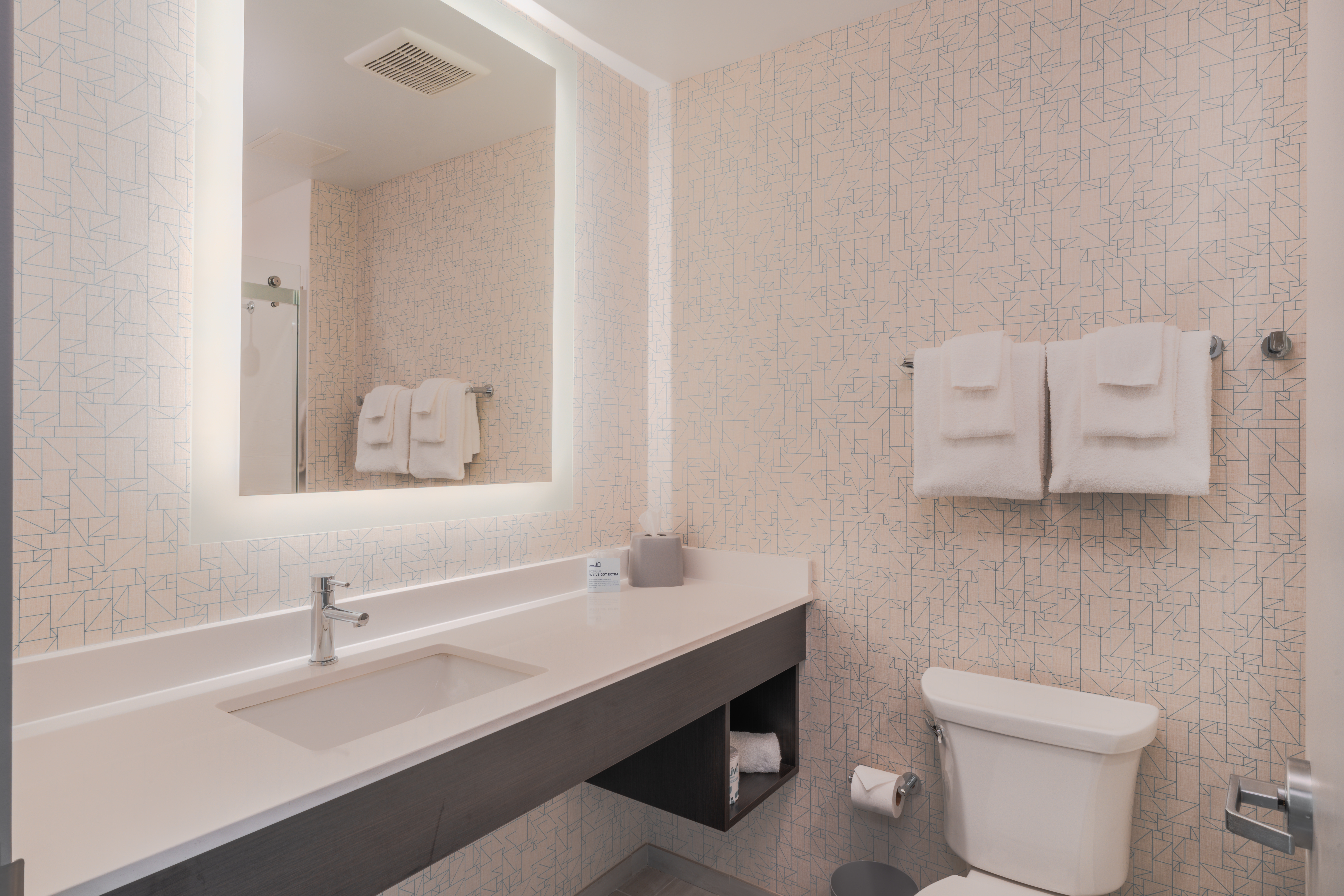 غرفة بسرير كينج، Holiday Inn Express Long Island City E New York, an IHG Hotel 7/7