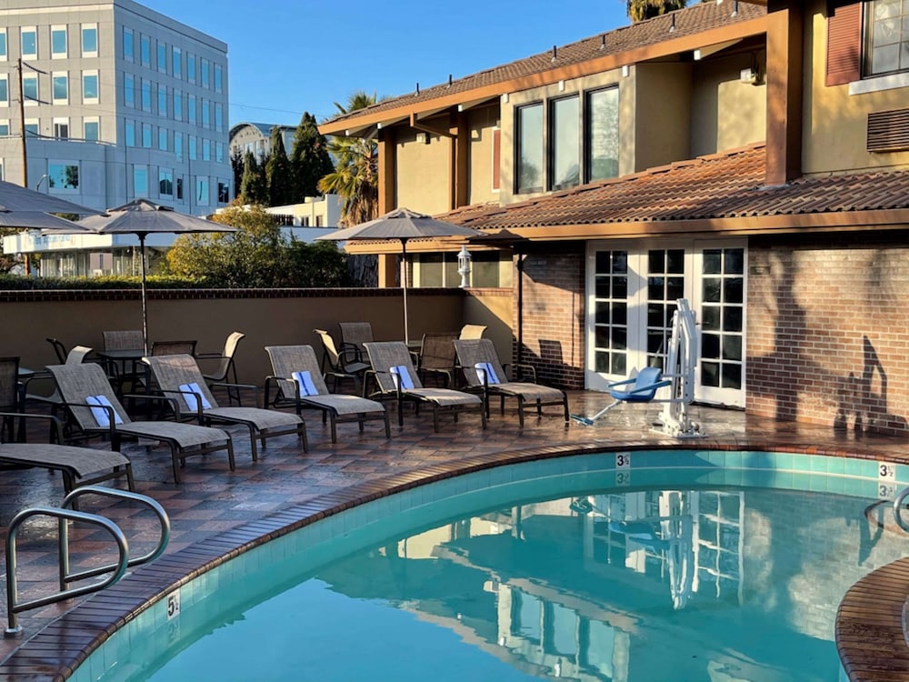 Surestay Plus Hotel By Best Western Mountain View 5/70
