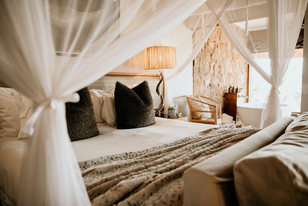 Nambiti Hills Private Game Lodge 4/50