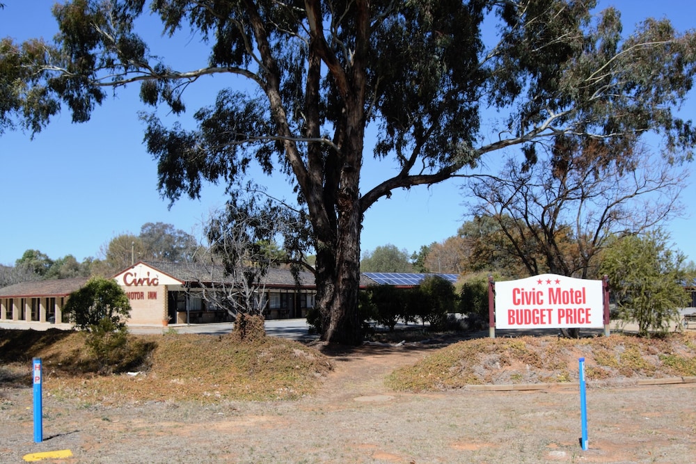 Civic Motor Inn Cowra 61/71
