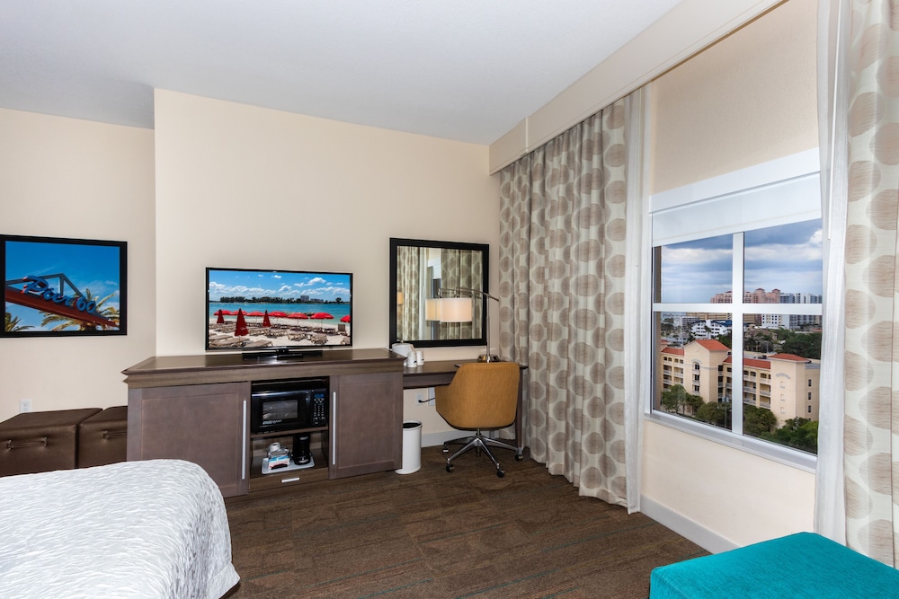 Hampton Inn and Suites by Hilton Clearwater Beach 20/83