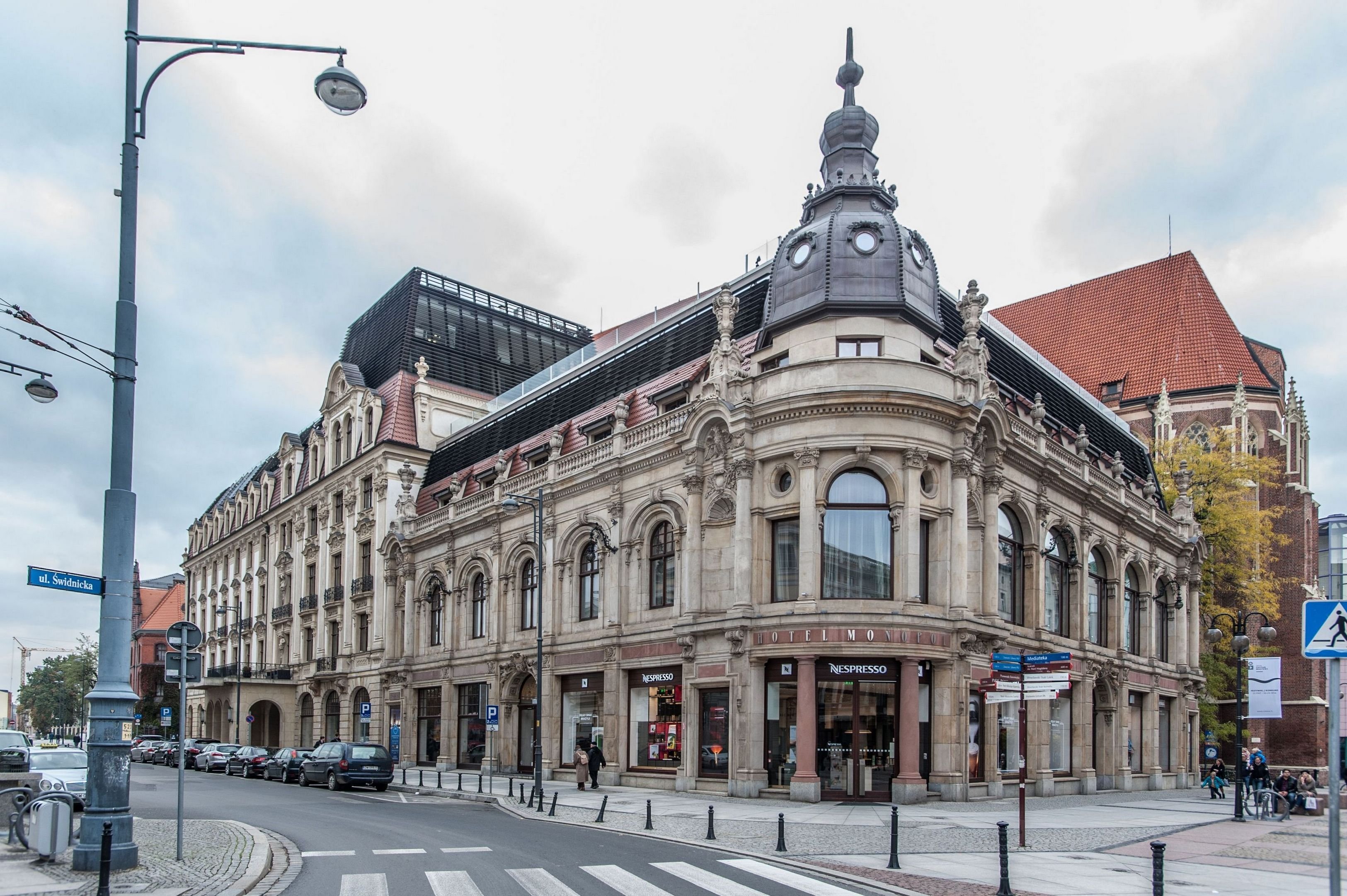 The Monopol Hotel 2/49