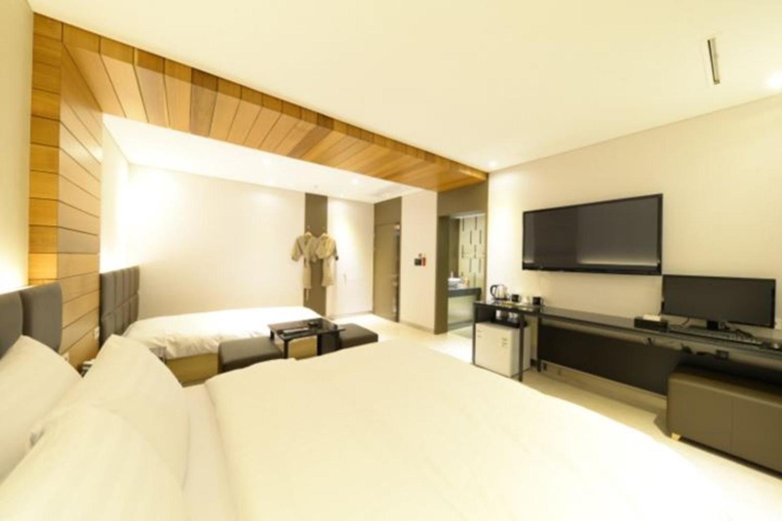 PREMIER, TWIN BEDS