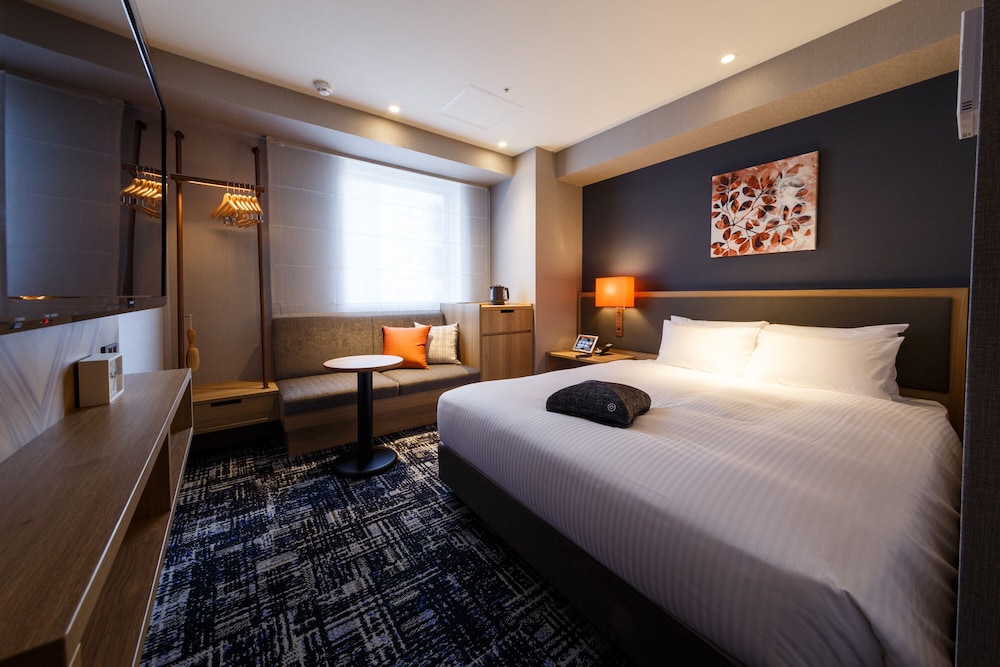 ROOM, QUEEN BED
