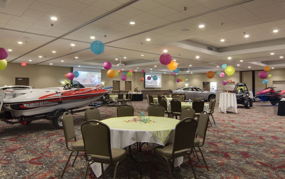 Holiday Inn Express Suites Willmar 40/50