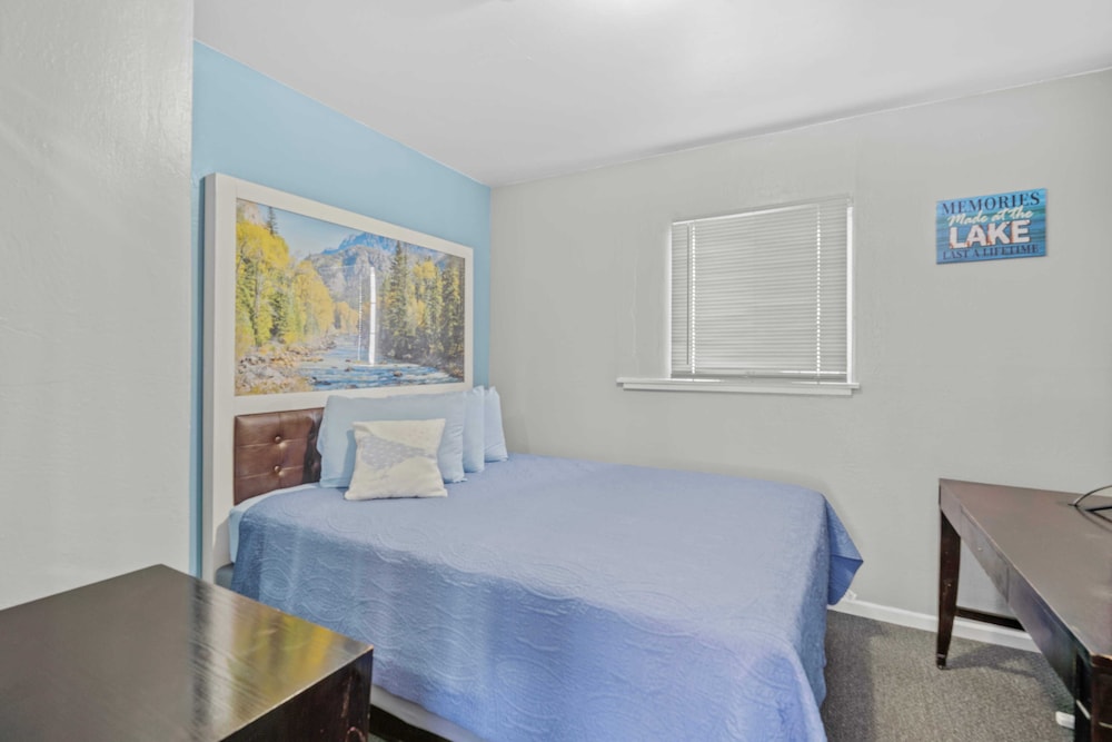 Bluebird Day Inn & Suites 40/68