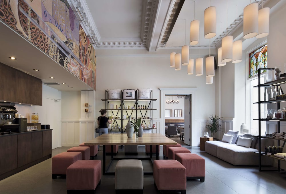 Hotel 71 27/50