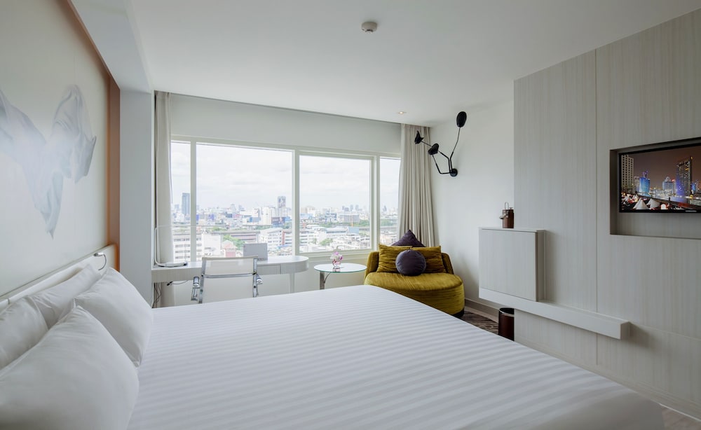 SUPERIOR, KING BED, CITY VIEW