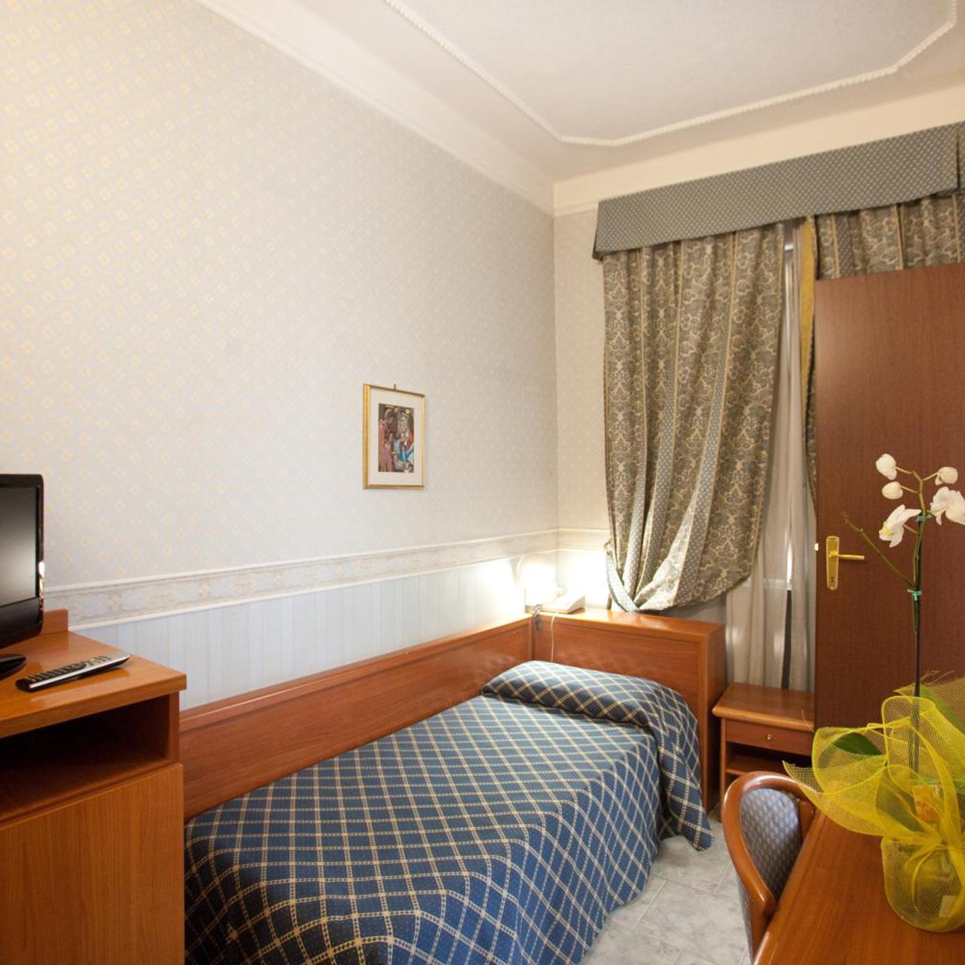 غرفة مفردة، Hotel Emmaus 6/13