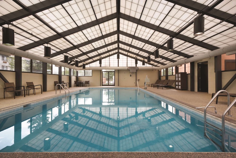 Hyatt Place Chicago/Hoffman Estates 16/48