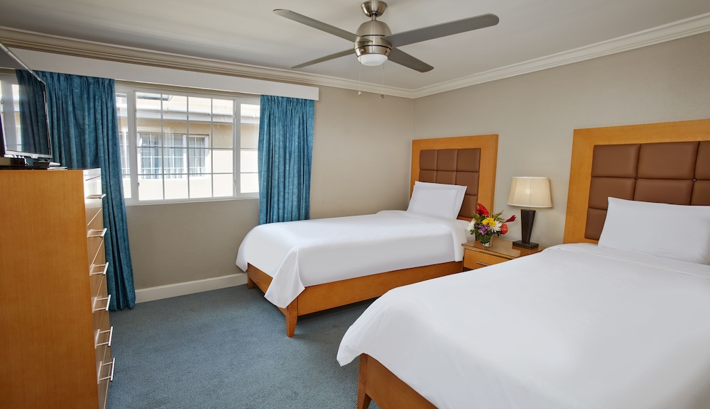 جناح بسرير كينج وسريرين منفصلين بغرفتي نوم، Divi Southwinds Beach Resort 4/5