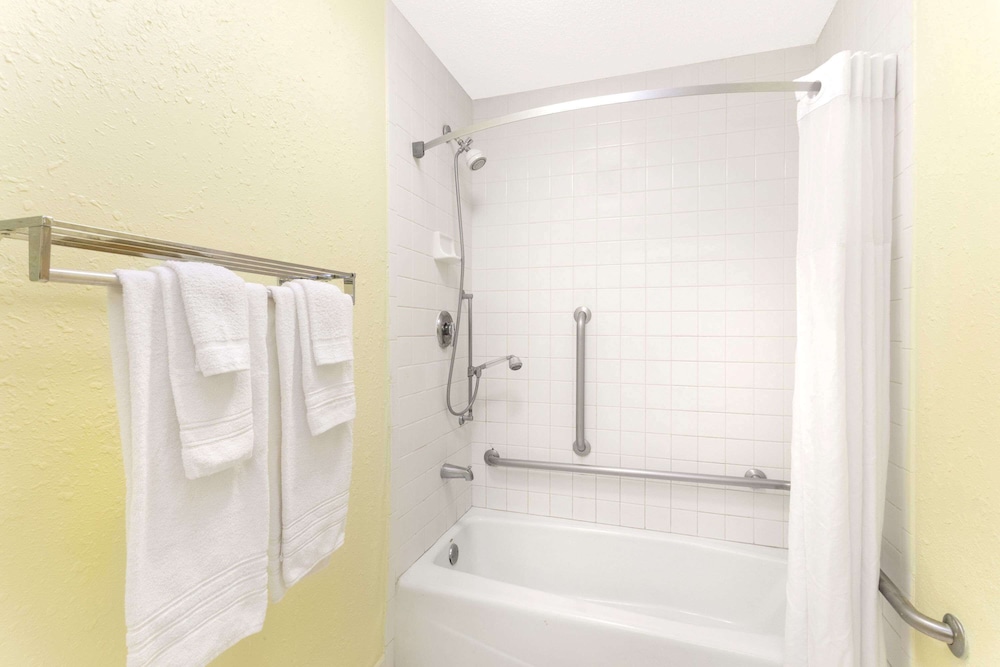 Days Inn By Wyndham Savannah Airport 19/19