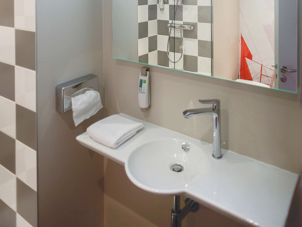 Ibis Styles Poitiers Centre 48/49