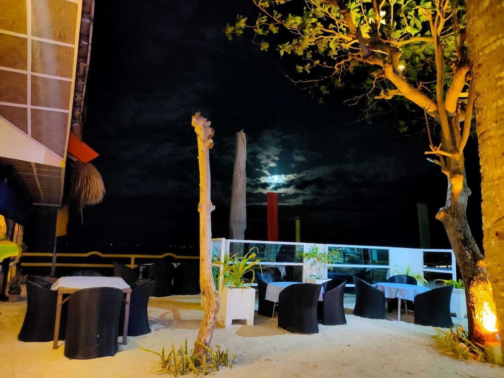 Marlins Beach Resort 8/65
