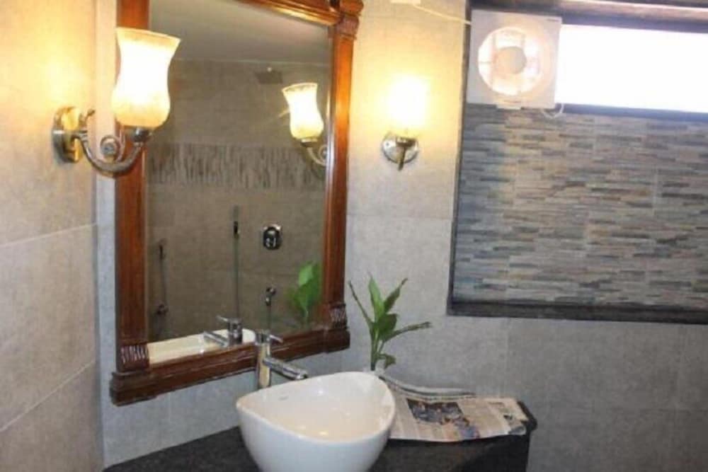 CORBETT RIVERVIEW RETREAT 65/66