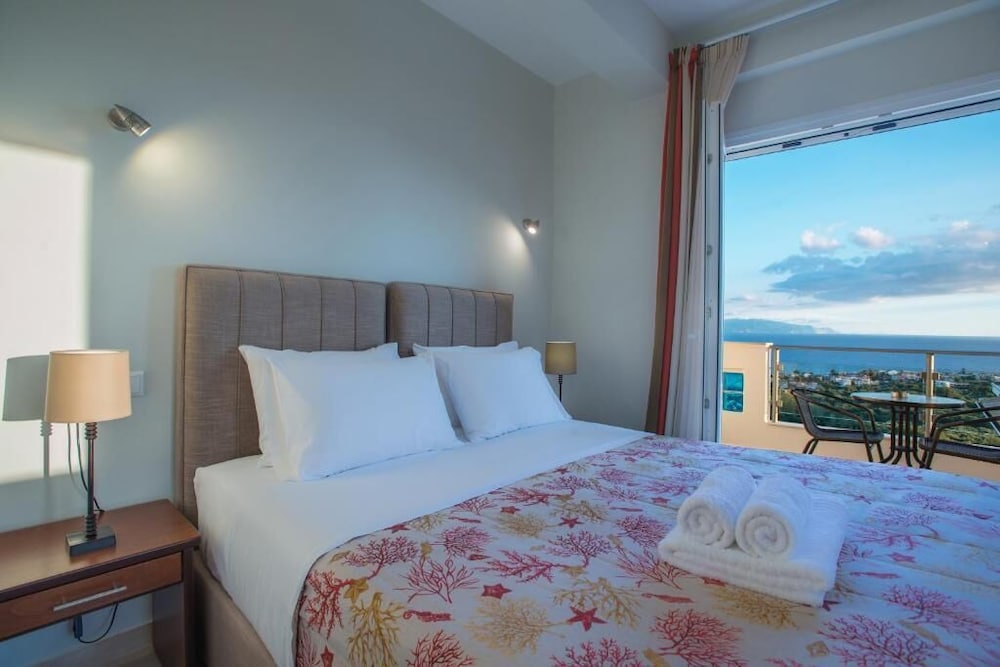 DELUXE, DOUBLE BED