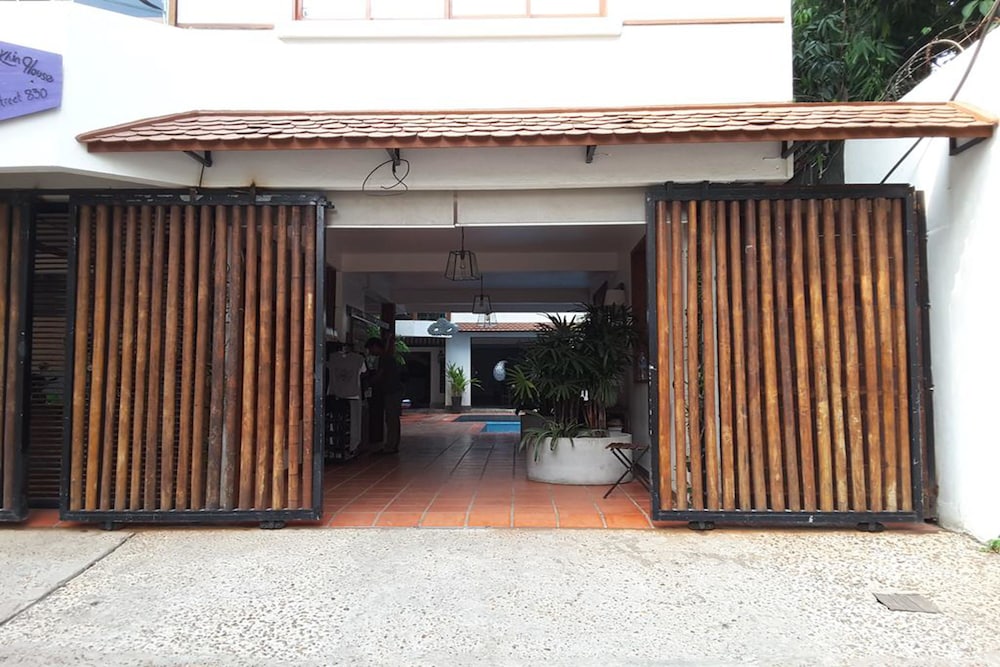 Yk Art House 2/53