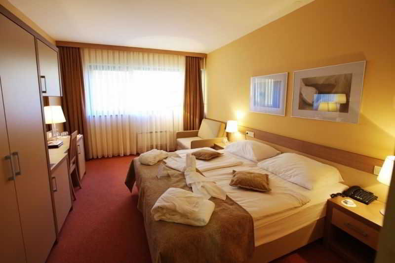 Hotel Breza 10/35