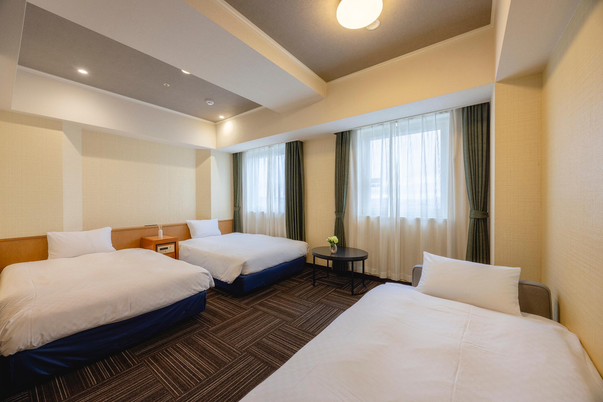 Deluxe, Triple, Twin Beds, with Extra Bed, Night View