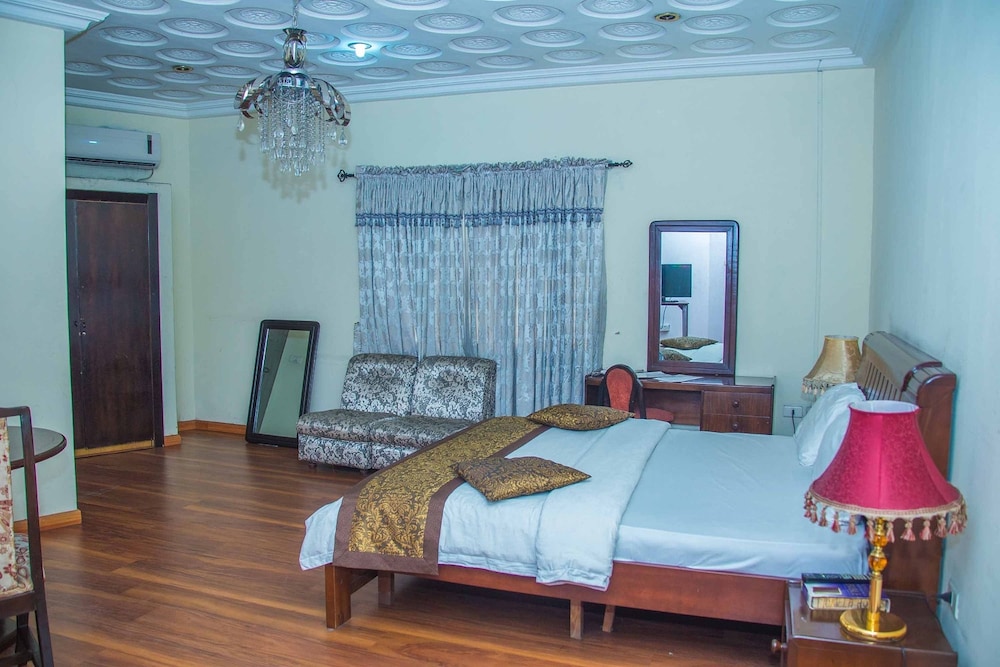 Muriela Hotels 25/45