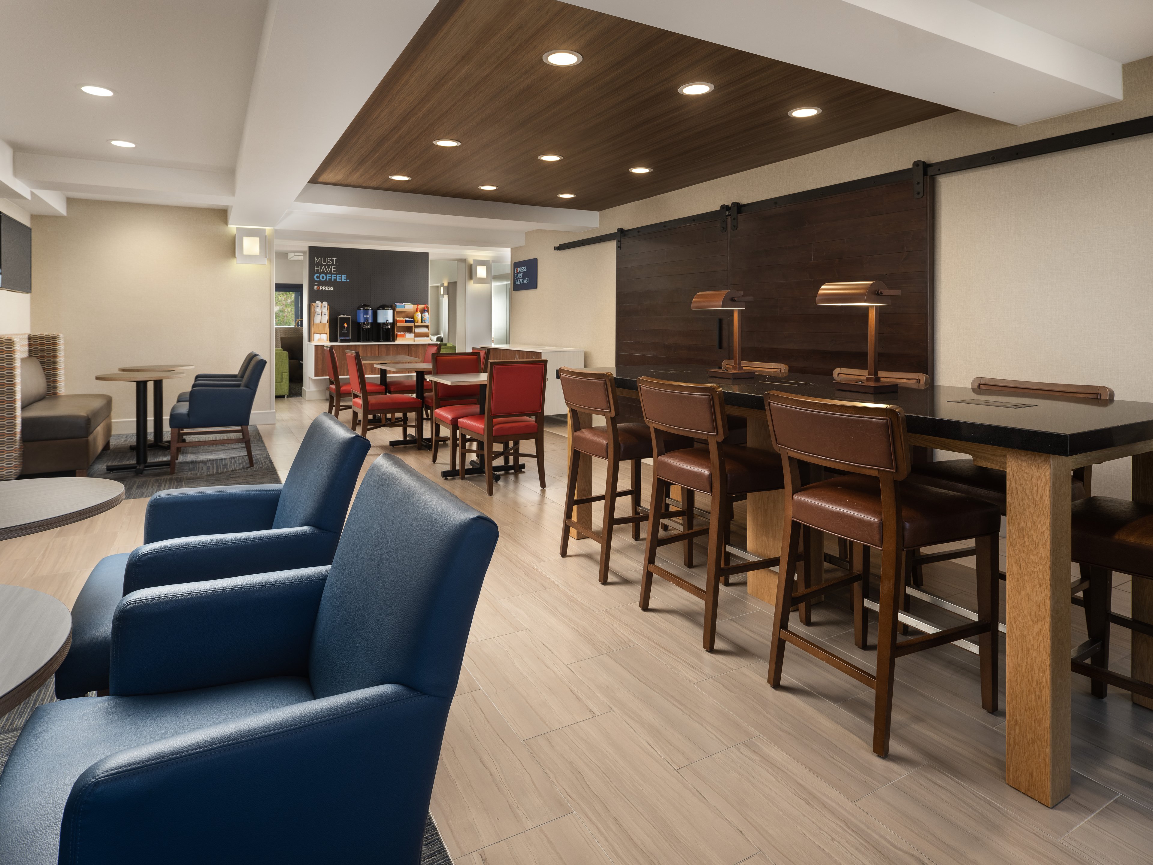 Holiday Inn Express Hotel And Suites Belmont 27/43