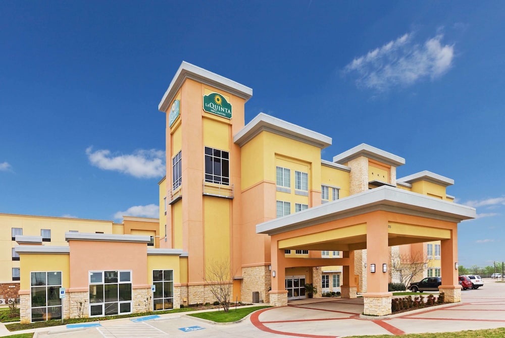 La Quinta Inn and Suites by Wyndham Ft. Worth - Burleson 1/53