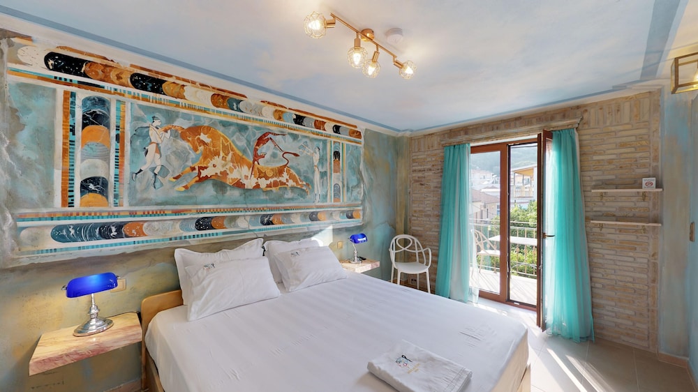 LUXURY, SUITE, COURTYARD VIEW, BALCONY