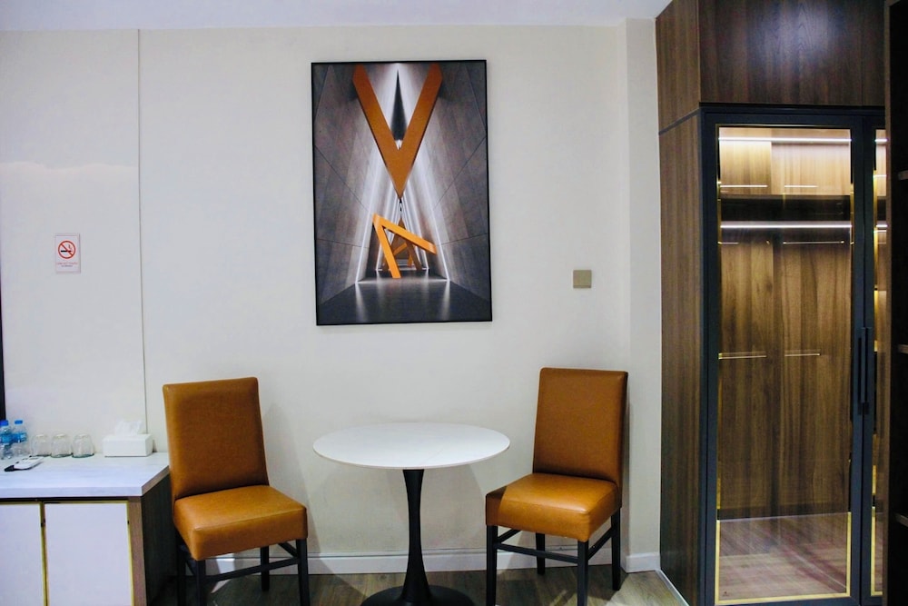 Lanura Apartments and Hotel 32/45