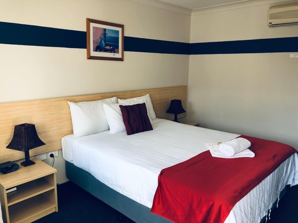 Red Cedar Motel 13/41