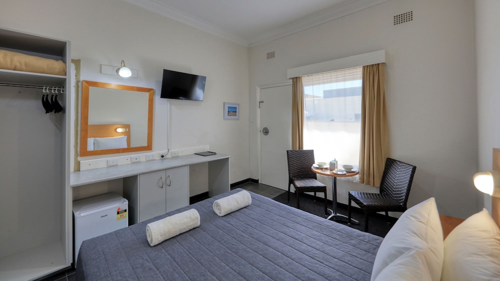 COWRA MOTOR INN 13/65