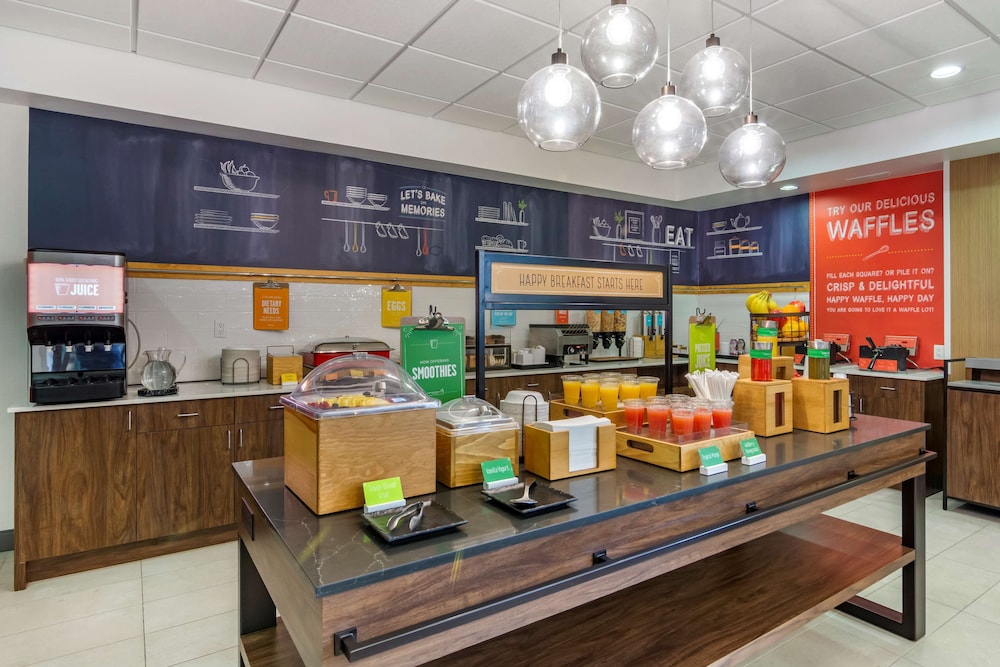 Hampton Inn & Suites by Hilton Edmonton/West 27/35