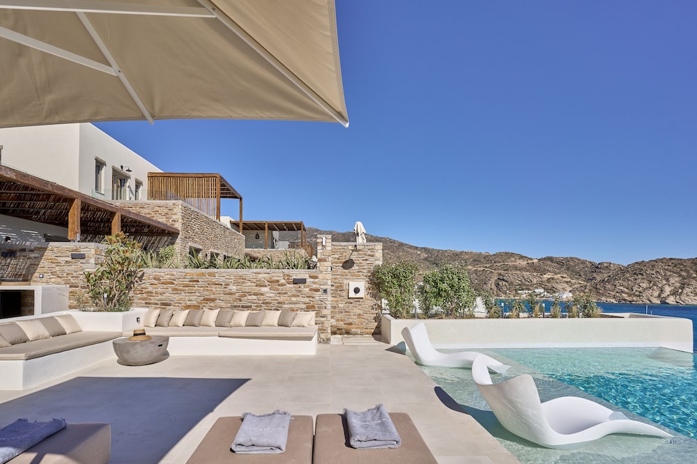 Ios Grand Pool Suites 19/50