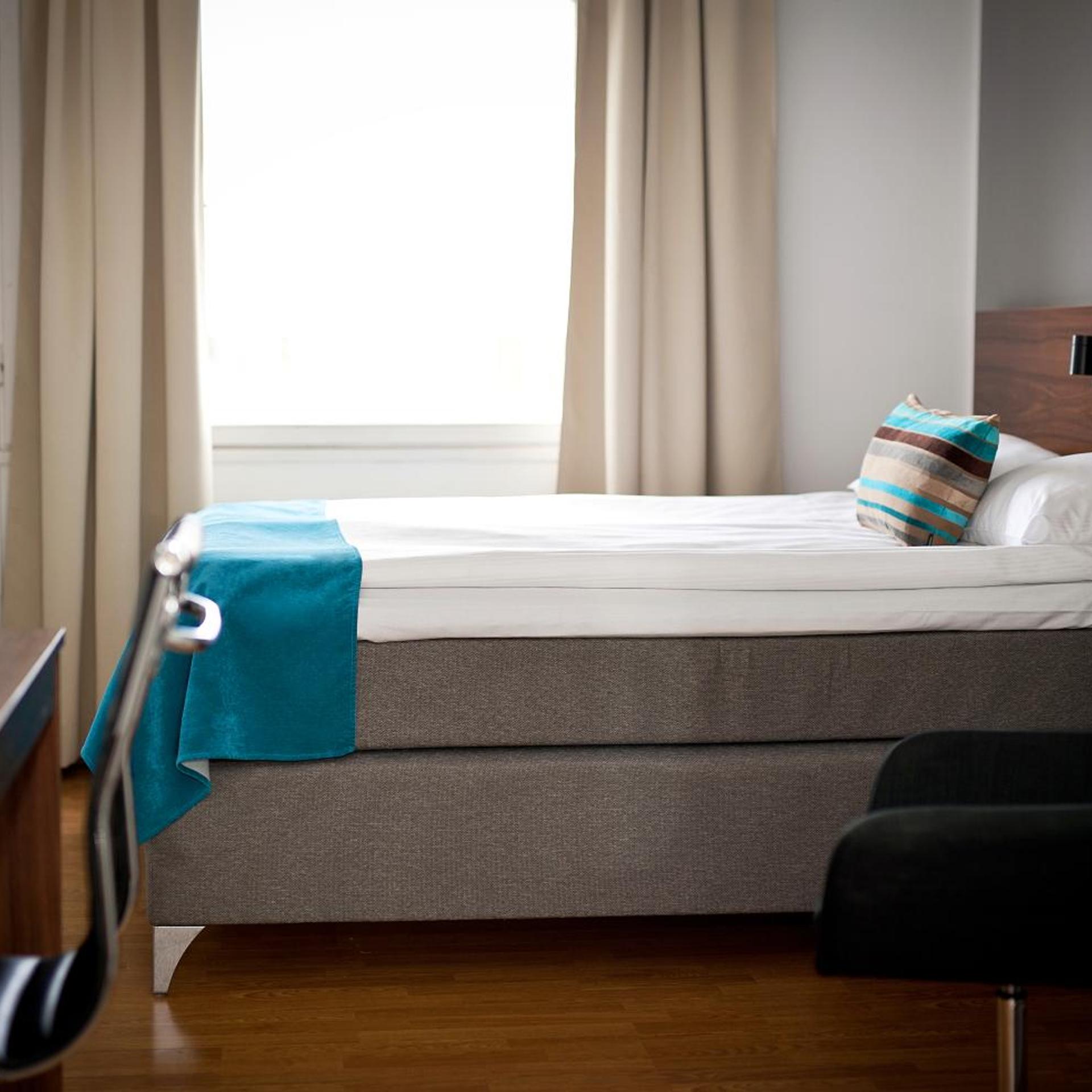 Room, Queen Bed