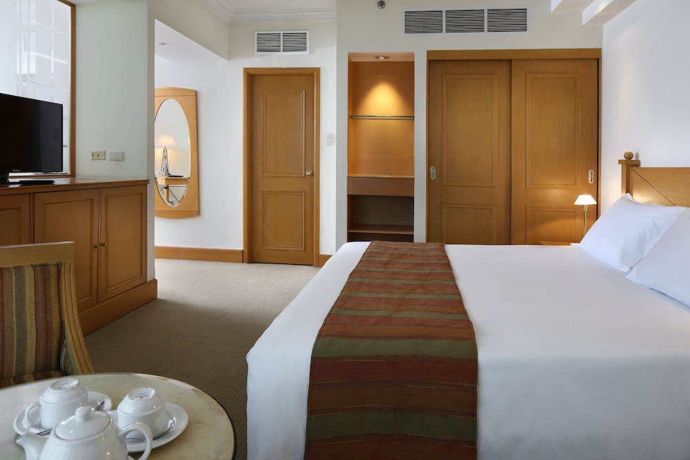 The Heritage Hotel Manila 50/100