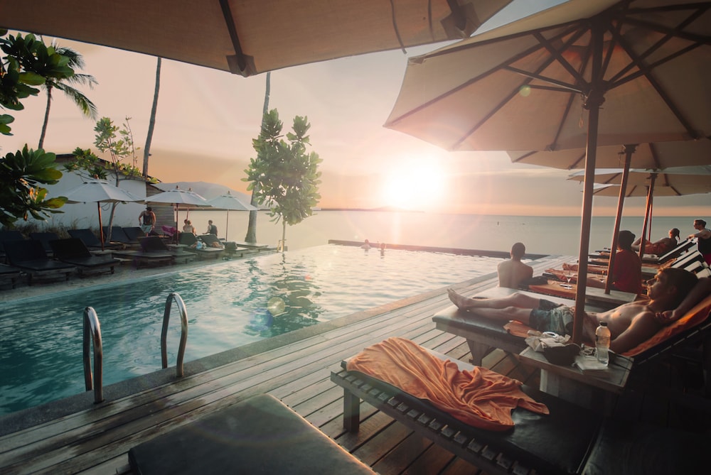 ESCAPE BEACH RESORT 26/50