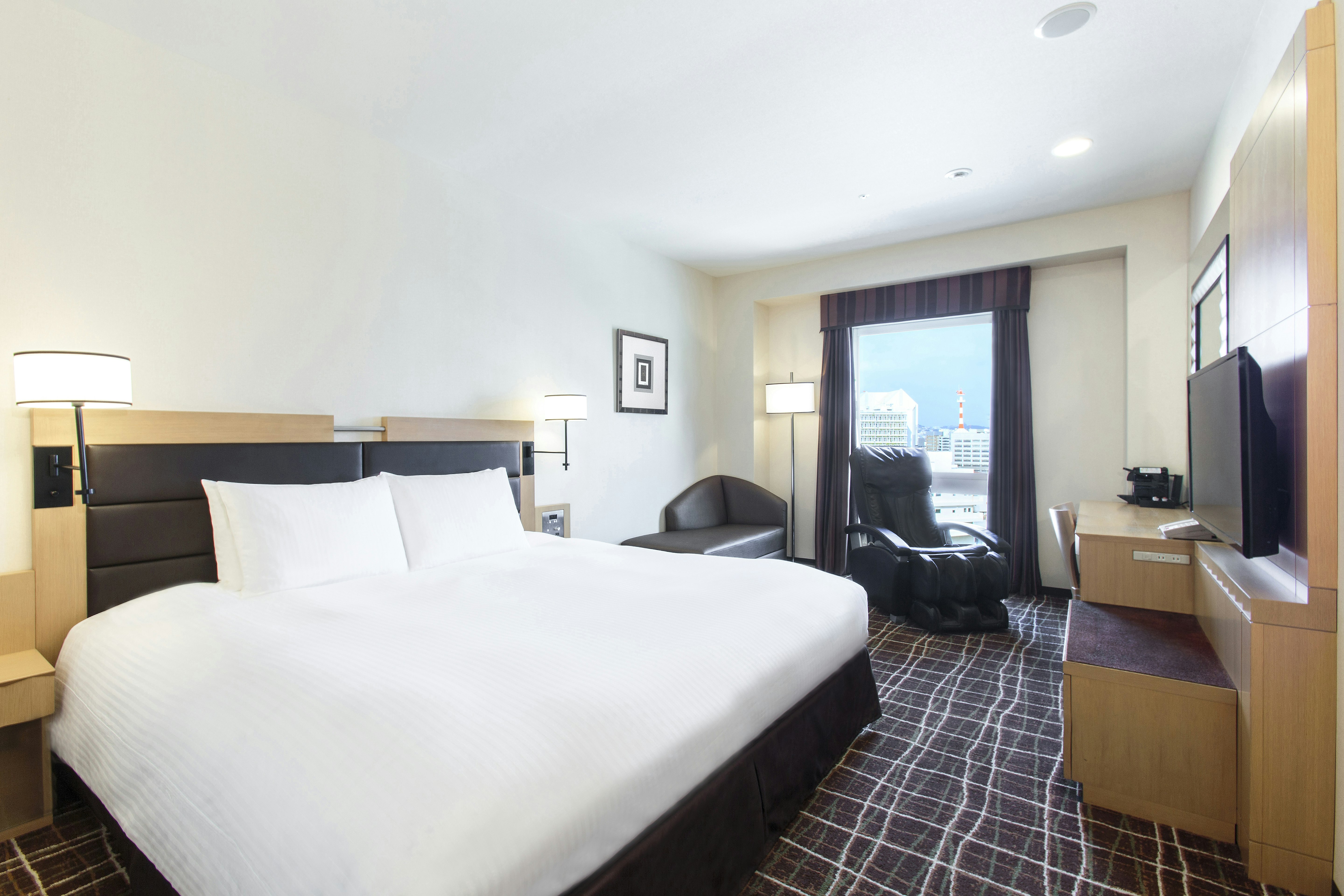 DELUXE, KING BED