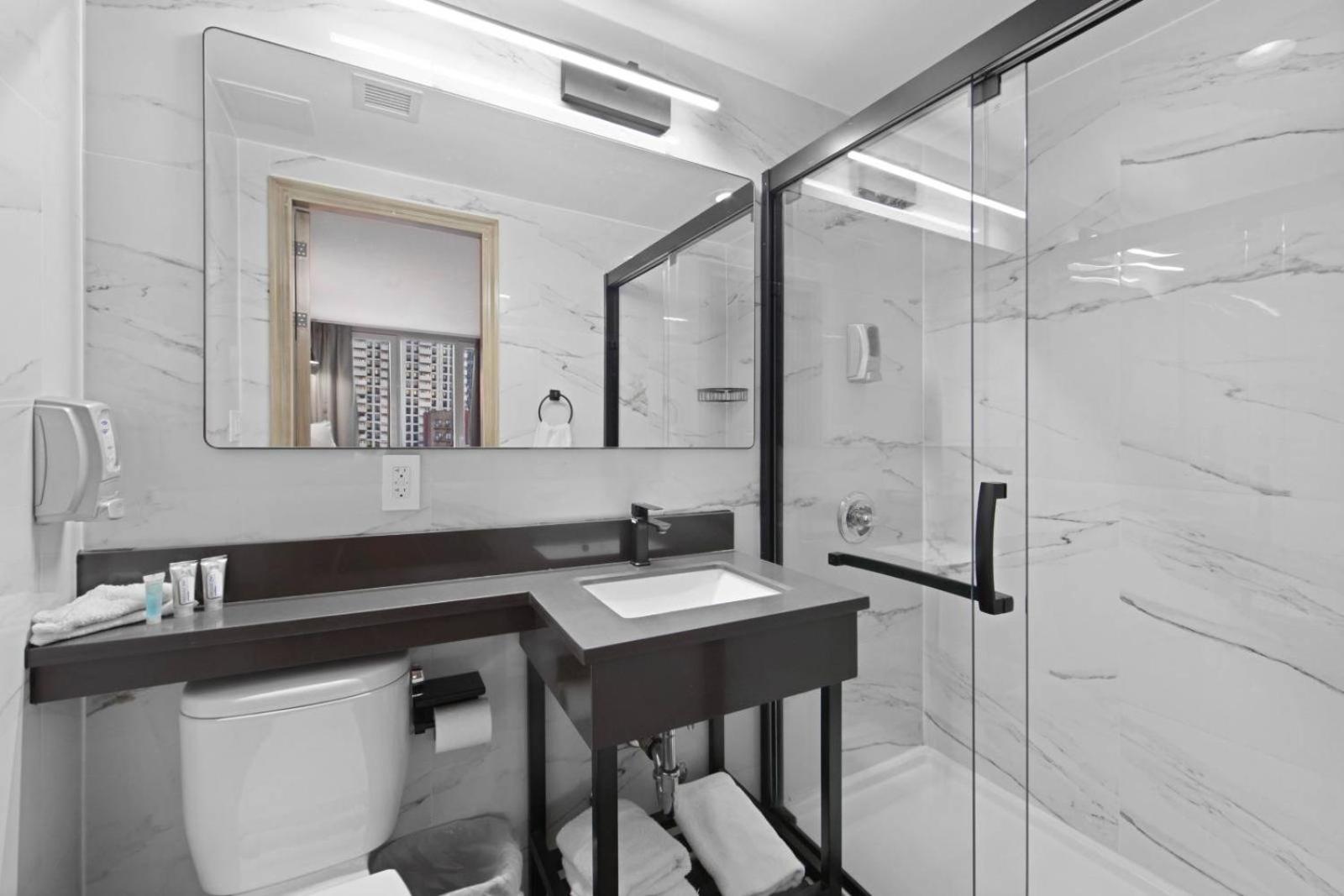 Tremont Hotel Bronx 48/50