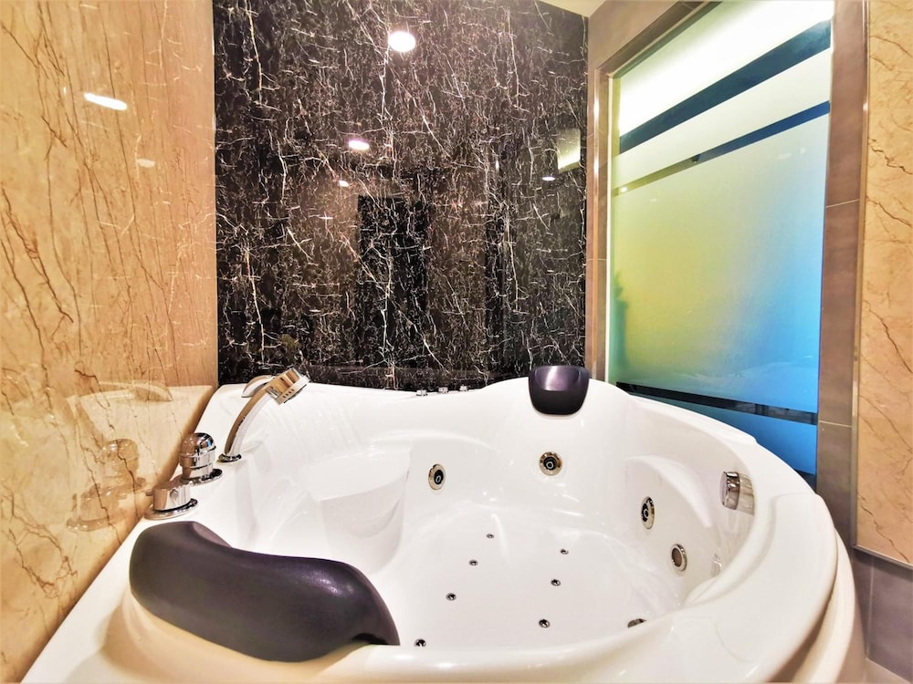 Prestigo Hotel 51/53
