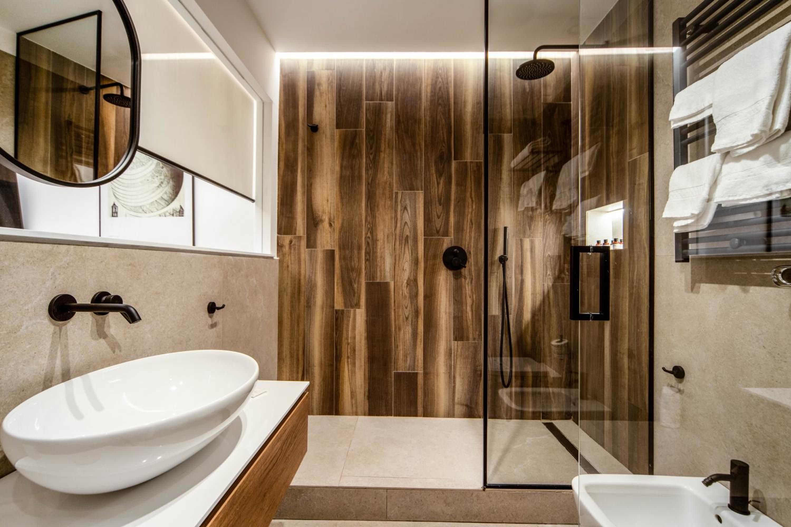 Mamalu Studios and Suites 20/25