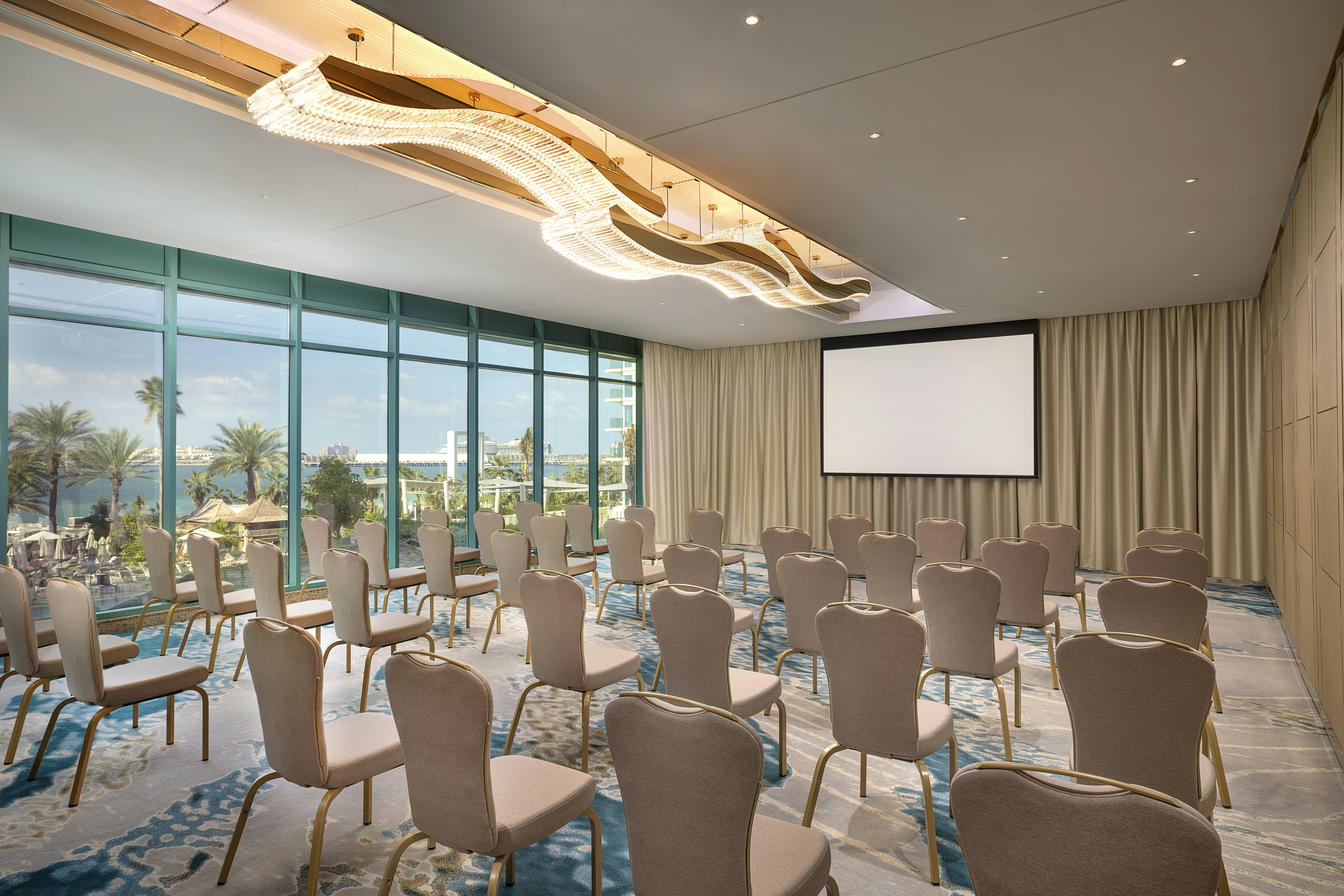 Hilton Dubai Jumeirah 72/84