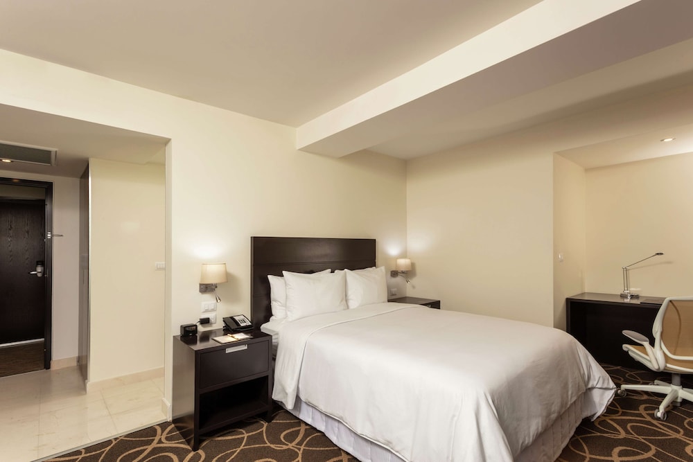 DoubleTree by Hilton Toluca 25/80