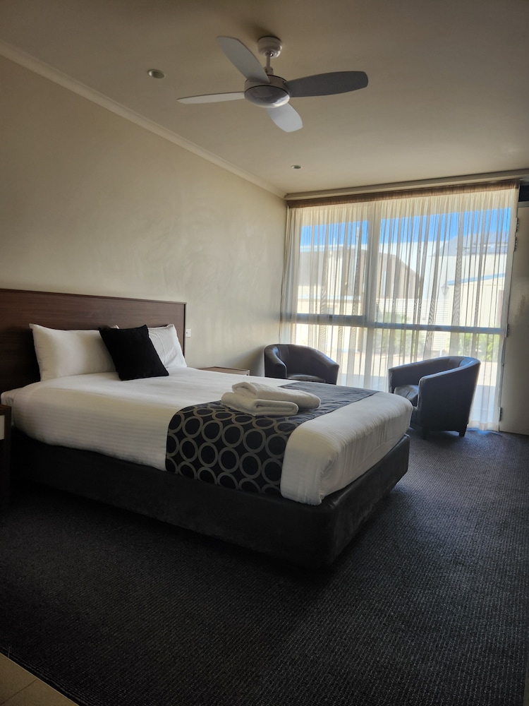 Superior, Suite, Queen Bed
