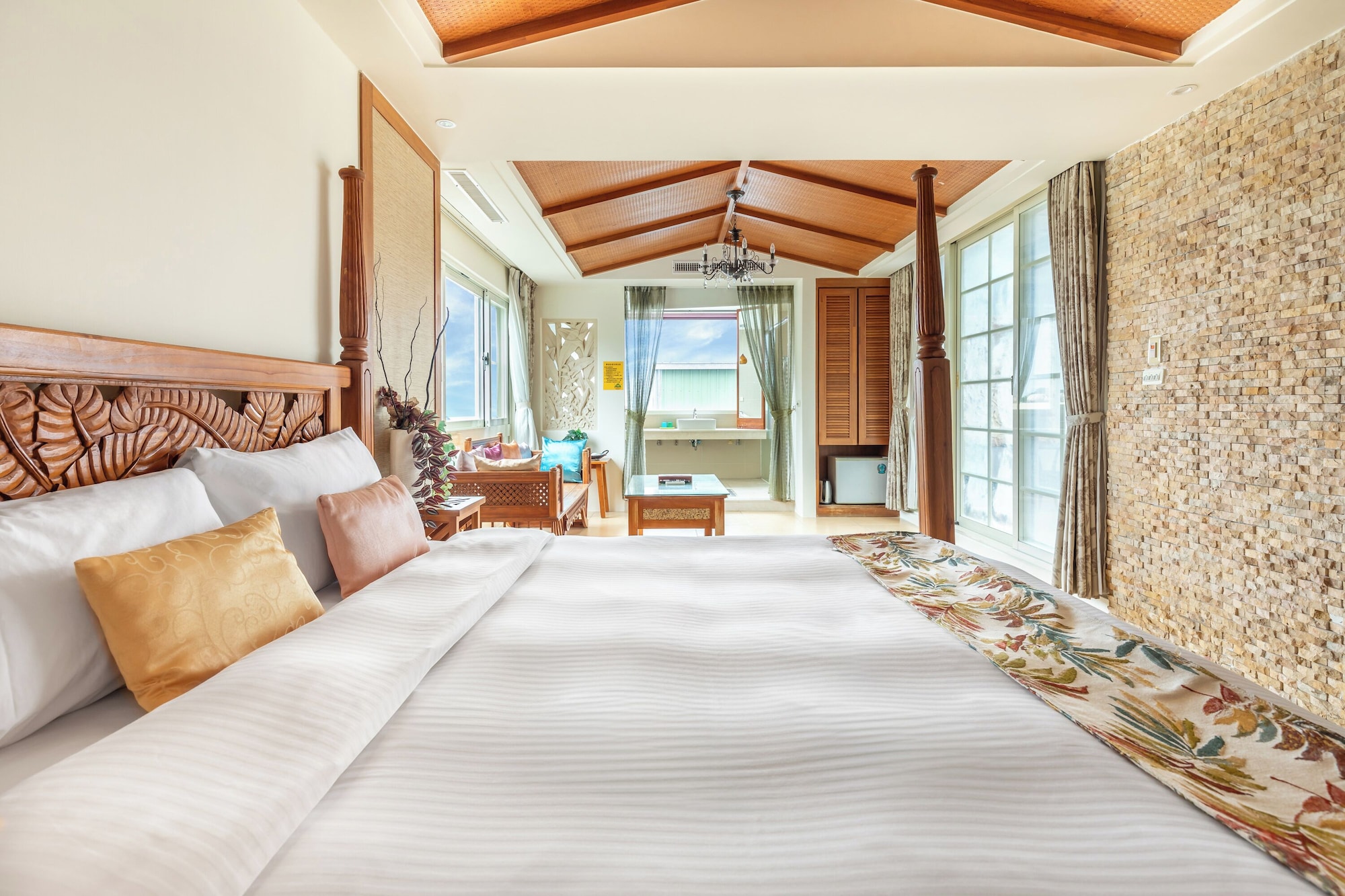 DELUXE, DOUBLE BED, SEA VIEW, BALCONY