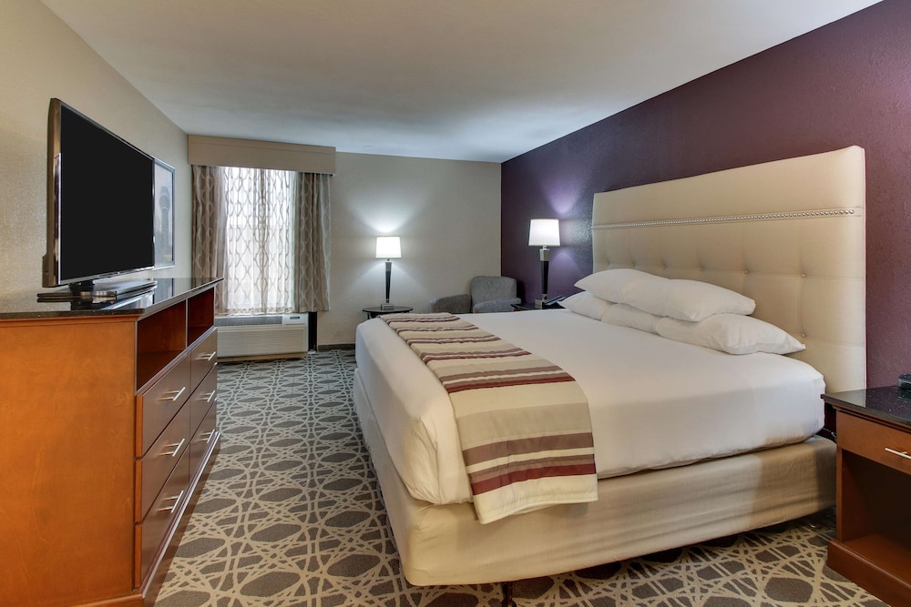 Drury Inn and Suites Poplar Bluff 5/48