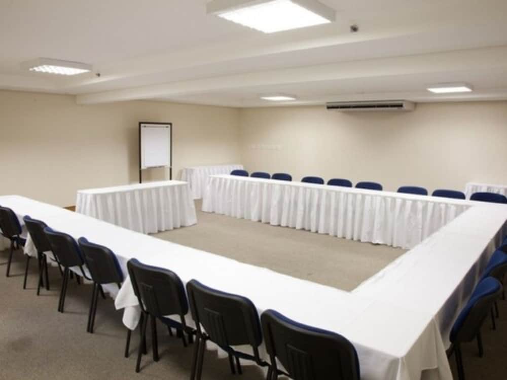 Tri Hotel Executive Caxias 23/25