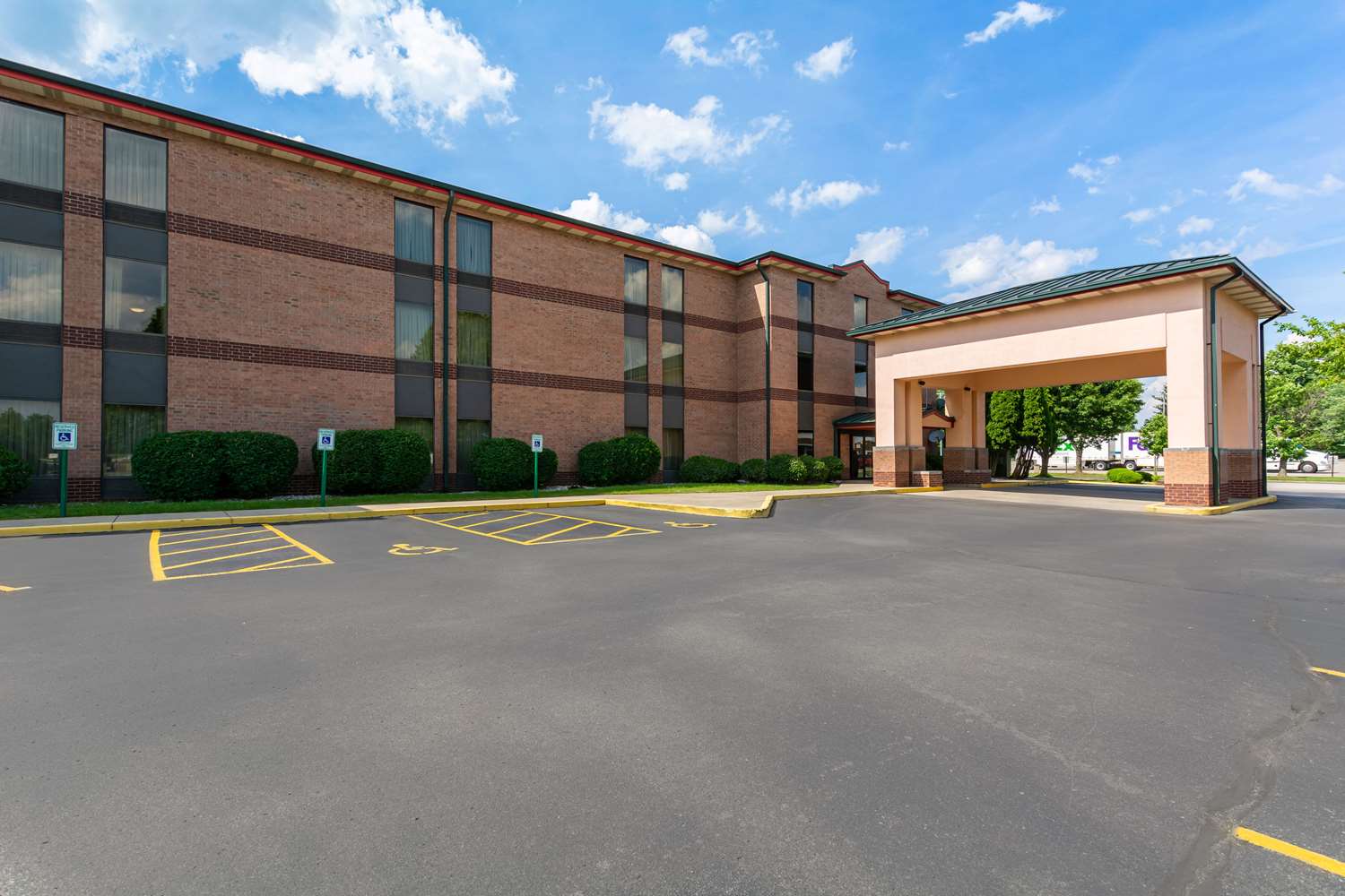Spark by Hilton Sellersburg 22/24