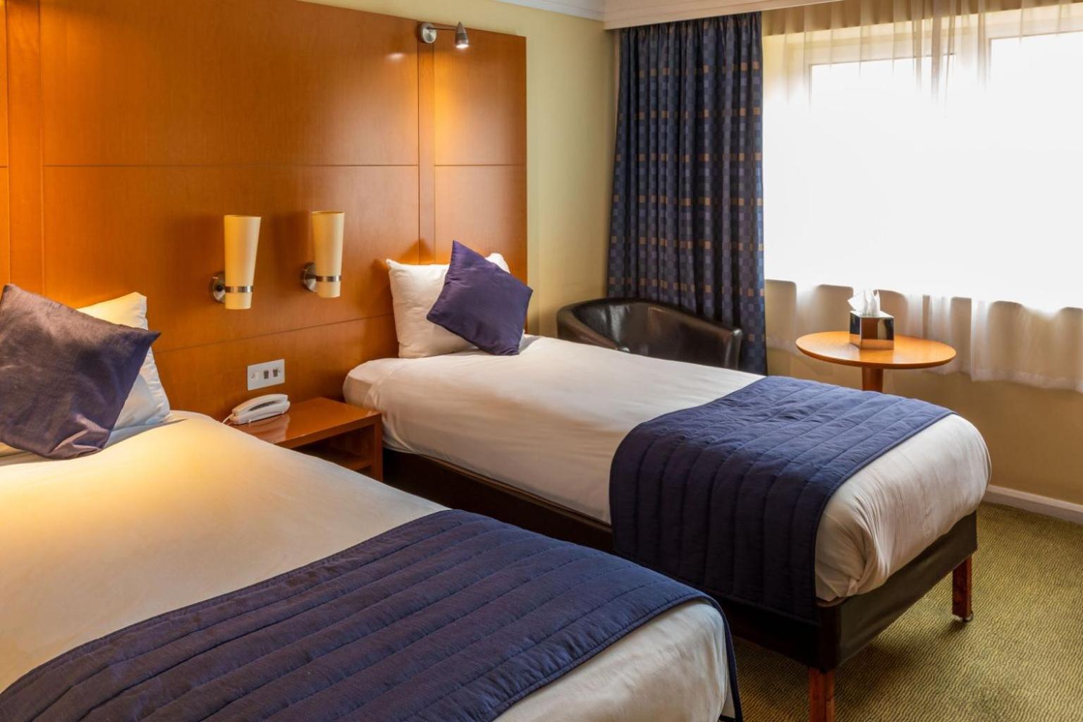 ROOM, SINGLE