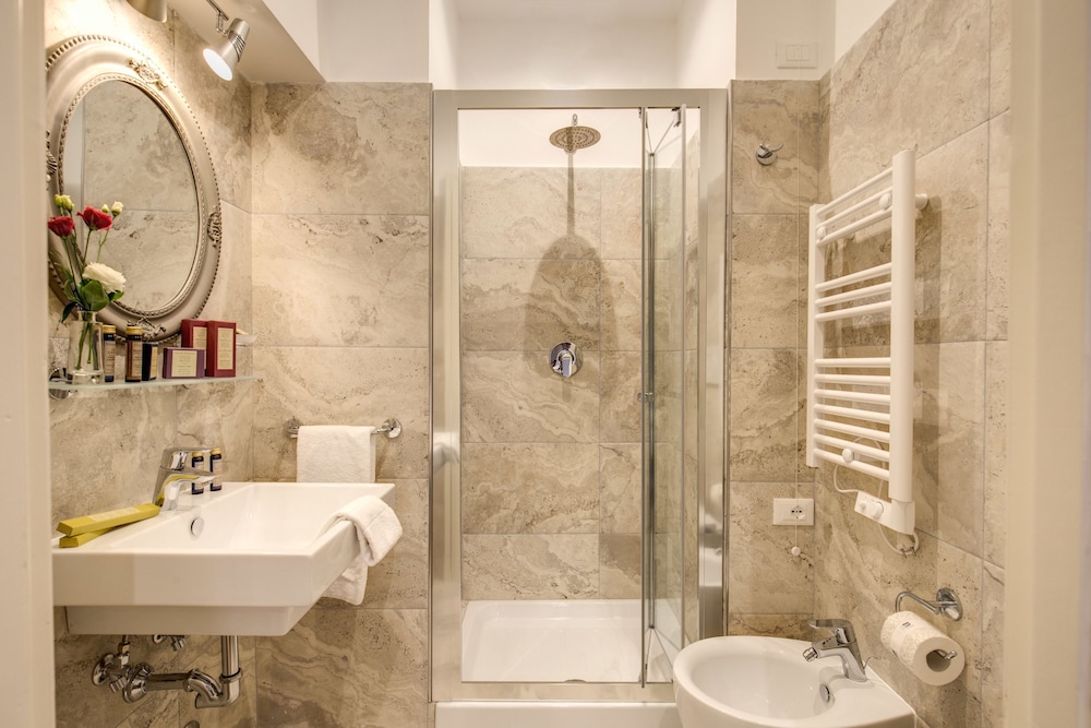 Charme Spagna Boutique Hotel 70/77