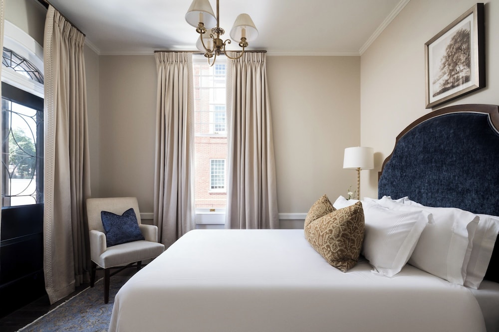 86 State Circle - Luxury Boutique Hotel 3/28